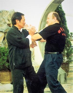 Janusz Szymankiewicz with Sifu Wong Shun Leung during chi sau – Hong Kong 1994